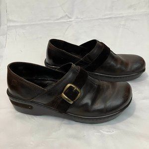 Born Leather/Suede Clogs w/Buckle Detail Dk. Brown Size 8.5